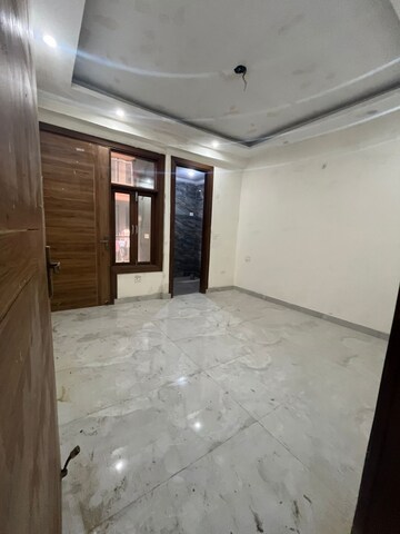 Room in 3 BHK Builder Floor at Palm Residency Chhatarpur, Chattarpur – for Sale