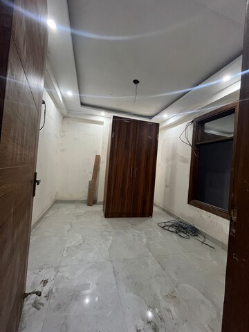 Room in 3 BHK Builder Floor at Palm Residency Chhatarpur, Chattarpur – for Sale