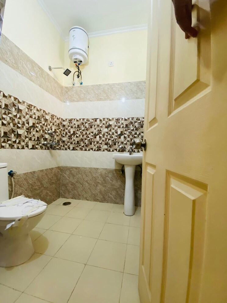 Bathroom, kharar mohali road 2 Bedroom 935 Sq.Ft. Builder Floor In Kharar Mohali Road Kharar 7651436