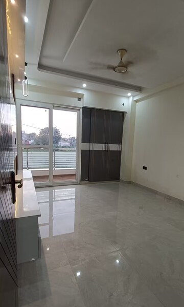 Room in 3 BHK Builder Floor at Sahastradhara Road – for Sale