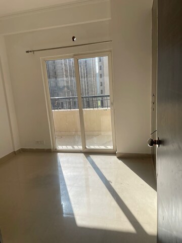 Room in 2 BHK Apartment at Amaatra Homes, Sector 10 Greater Noida – for Sale