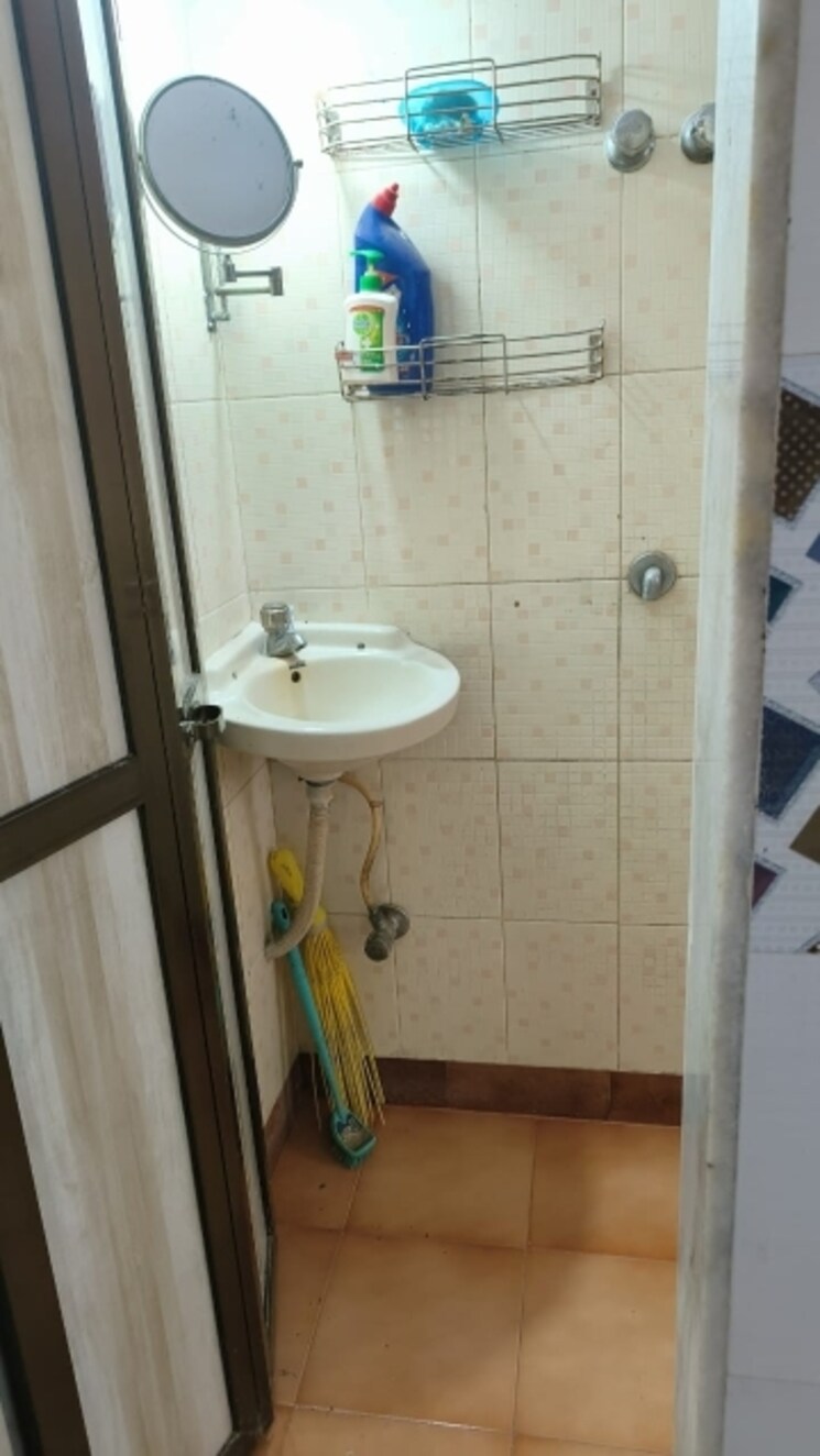 Bathroom, church-view-apartment-santacruz-east 1 Bedroom 500 Sq.Ft. Builder Floor In Santacruz East Mumbai 7652585