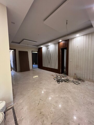 Room in 4 BHK Builder Floor at Sector 55 – for Sale