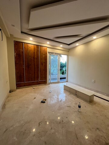Room in 4 BHK Builder Floor at Sector 55 – for Sale