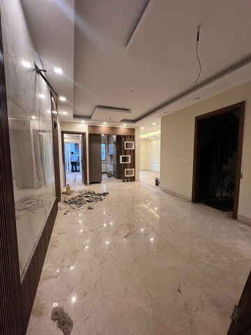 Room in 4 BHK Builder Floor at Sector 55 – for Sale