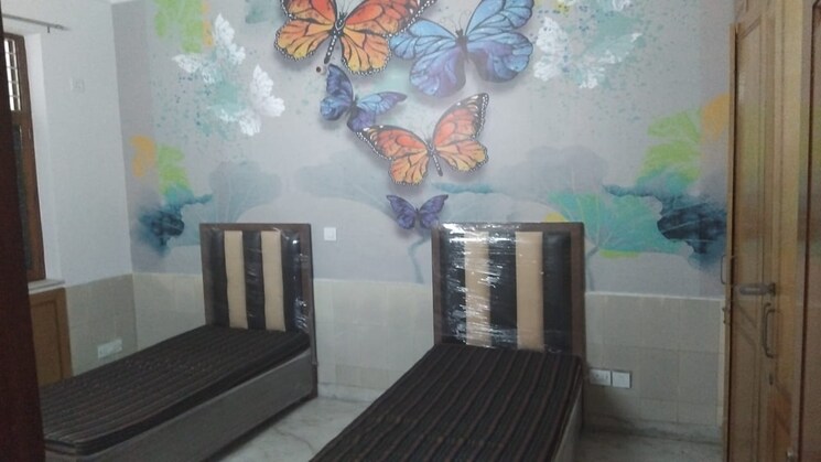 Room, sector 71 Pg For Girls In Sector 71 7652724