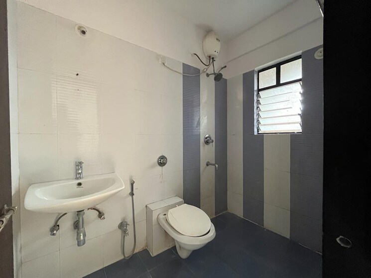 Bathroom, golden-cascade 3.5 Bedroom 2500 Sq.Ft. Apartment In Wakad Pune 7653280