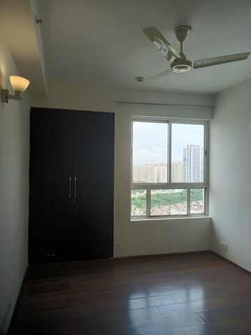 Room in 3 BHK Apartment at 3C Lotus Boulevard, Sector 100 – for Rent