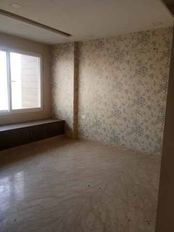 Room in 3 BHK Builder Floor at Paschim Vihar – for Sale