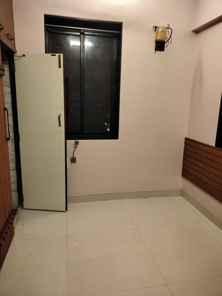 Bathroom, adarsh-nagar-society 1 Bedroom 450 Sq.Ft. Apartment In Worli Mumbai 7653620