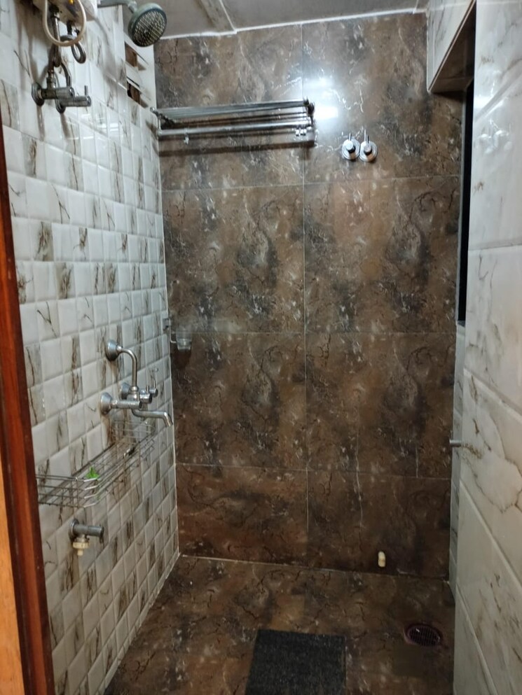 Bathroom, adarsh-nagar-society 1 Bedroom 450 Sq.Ft. Apartment In Worli Mumbai 7653620