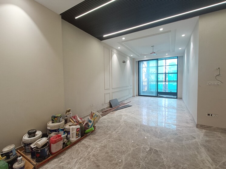  Parking, dlf phase ii 3.5 Bedroom 2250 Sq.Ft. Builder Floor In Dlf Phase ii Gurgaon 7653784