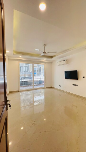 Room in 4 BHK Builder Floor at Devindar Vihar, Sector 56 – for Sale