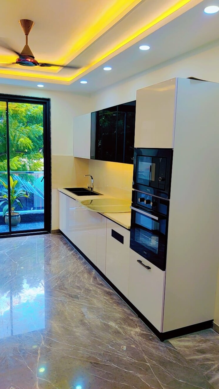 Kitchen, rwa-residential-society-sector-46 4 Bedroom 346 Sq.Yd. Builder Floor In Sector 46 Gurgaon 7654130