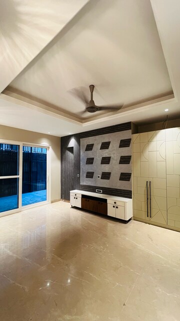 Living Room in 4 BHK Builder Floor at Devindar Vihar, Sector 56 – for Sale