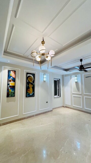 Building Lobby in 4 BHK Builder Floor at Devindar Vihar, Sector 56 – for Sale