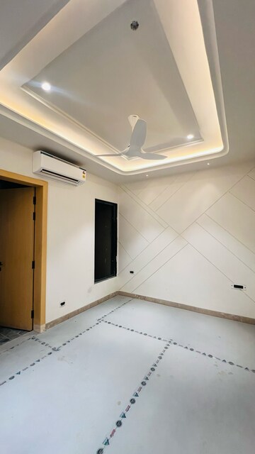 Room in 4 BHK Builder Floor at Devindar Vihar, Sector 56 – for Sale