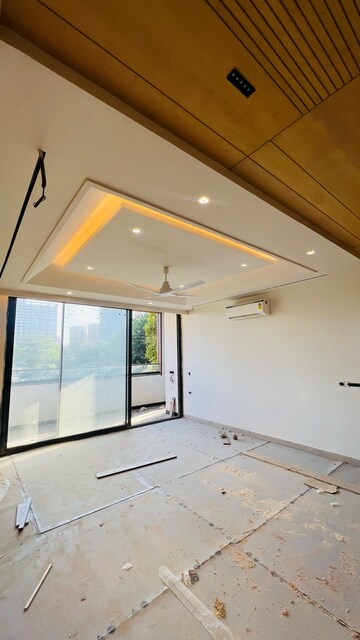 Room in 4 BHK Builder Floor at Devindar Vihar, Sector 56 – for Sale