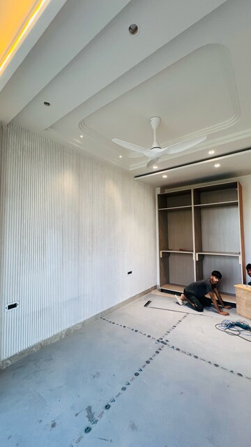 Room in 4 BHK Builder Floor at Devindar Vihar, Sector 56 – for Sale