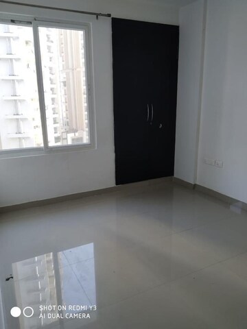 Room in 3 BHK Apartment at SKA Greenarch, Sector 16b Greater Noida – for Sale