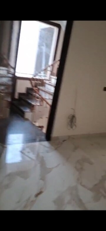 रेसिडेंशियल घर वर्ग फुट फॉर रेंट इन सेक्टर 31 नोएडा  7654674