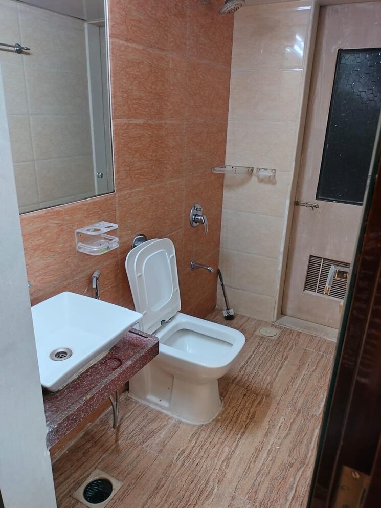 Bathroom, swaraj-daffodils-airoli 2 Bedroom 1190 Sq.Ft. Apartment In Airoli Sector 3 Navi Mumbai 7654686
