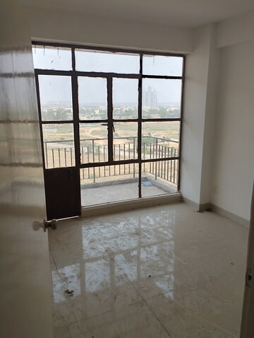 Room in 2 BHK Apartment at Signature Global Proxima, Sector 89 – for Sale
