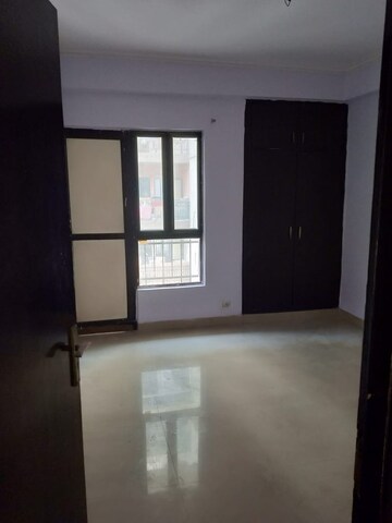 Room in 2.5 BHK Apartment at Grah Avas Green View Heights, Raj Nagar Extension – for Sale
