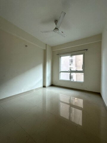 Room in 2.5 BHK Apartment at Grah Avas Green View Heights, Raj Nagar Extension – for Sale