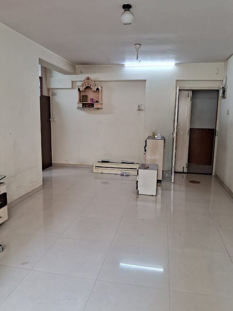 Bathroom, the-happy-veena-vihar 1 Bedroom 400 Sq.Ft. Apartment In Vile Parle East Mumbai 7655277