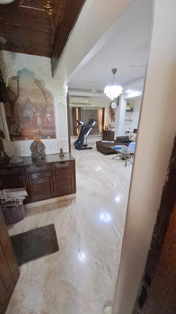 Room in 3 BHK Apartment at Union Park Khar West, Khar West – for Sale