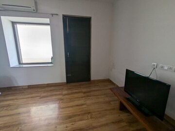 Room in 3 BHK Builder Floor at Palam Vihar – for Sale