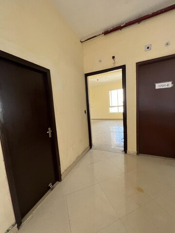 Room in 3 BHK Apartment at Mahagun Moderne, Sector 78 – for Sale