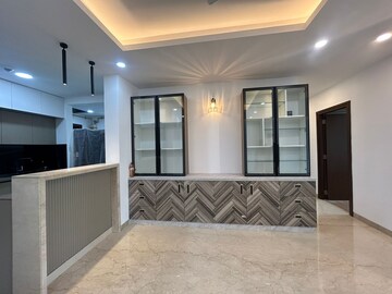Room in 4 BHK Apartment at Phoenix One Banglore West, Rajaji Nagar – for Rent