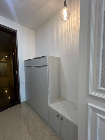 Room in 4 BHK Apartment at Phoenix One Banglore West, Rajaji Nagar – for Rent