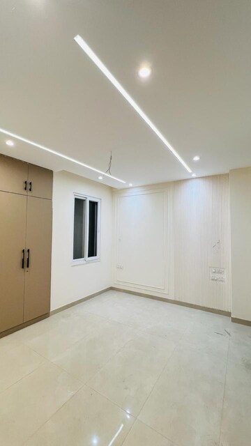 Room in 4 BHK Builder Floor at Uppal Southend, Sector 49 – for Sale