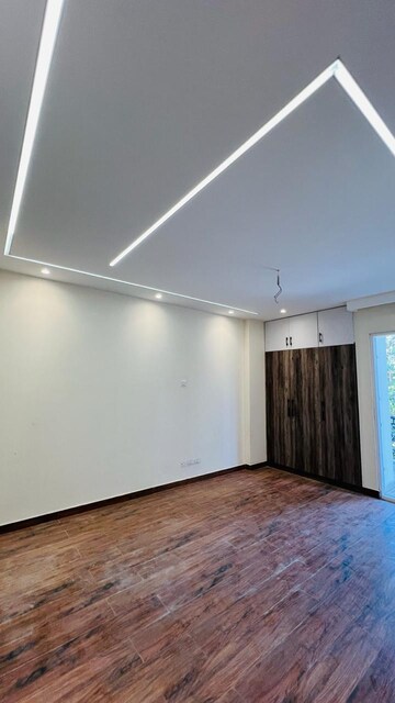 Room in 4 BHK Builder Floor at Uppal Southend, Sector 49 – for Sale