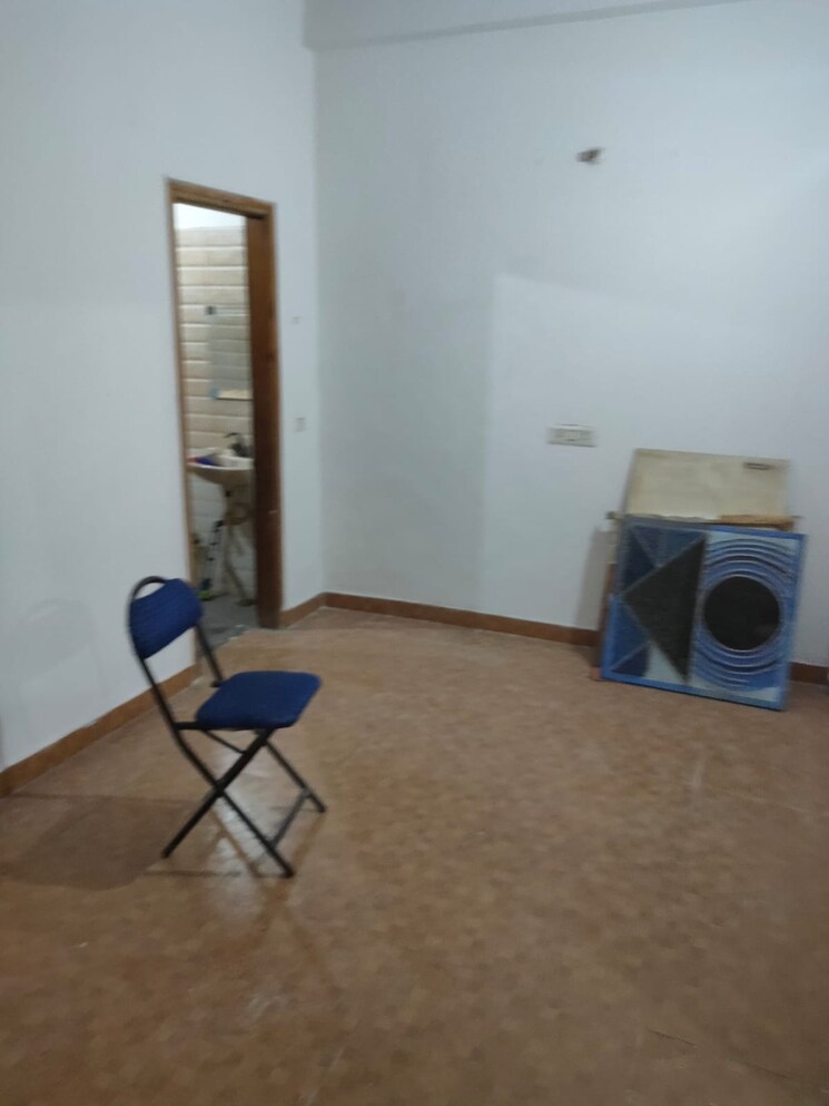 Bathroom, sector 27 4 Bedroom 112 Sq.Mt. Independent House In Sector 27 Noida 7656308