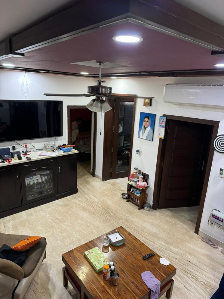 Living Room, sector 27 4 Bedroom 112 Sq.Mt. Independent House In Sector 27 Noida 7656308