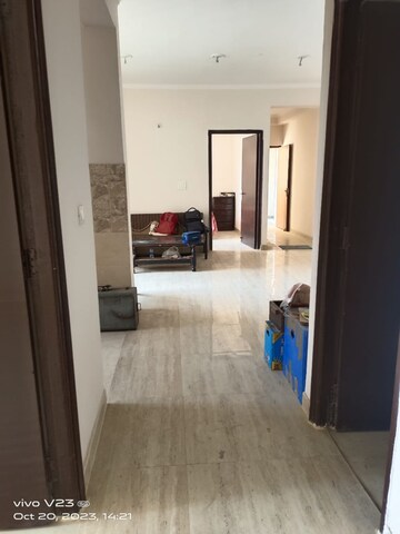Room in 3 BHK Apartment at Amrapali Golf Homes, Sector 4, Greater Noida – for Sale