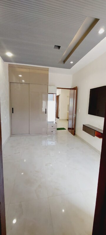 Room in 5 BHK Villa at MS Enclave Zirakpur, Dhakoli Village – for Sale