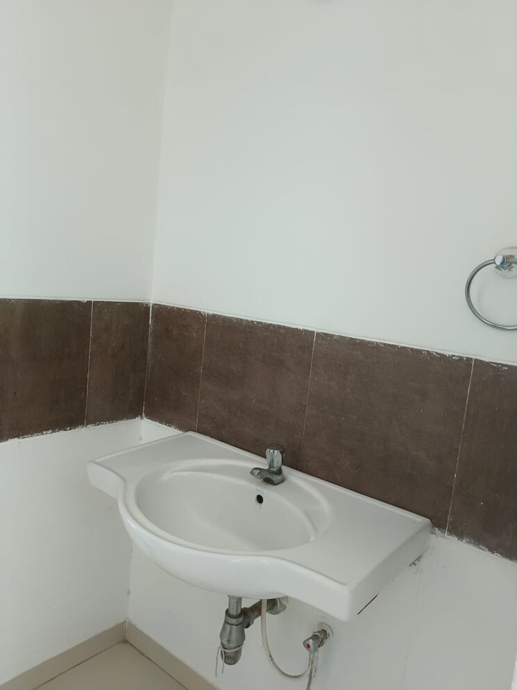 Bathroom, pristine-greens 1 Bedroom 720 Sq.Ft. Apartment In Moshi Pune 7656677