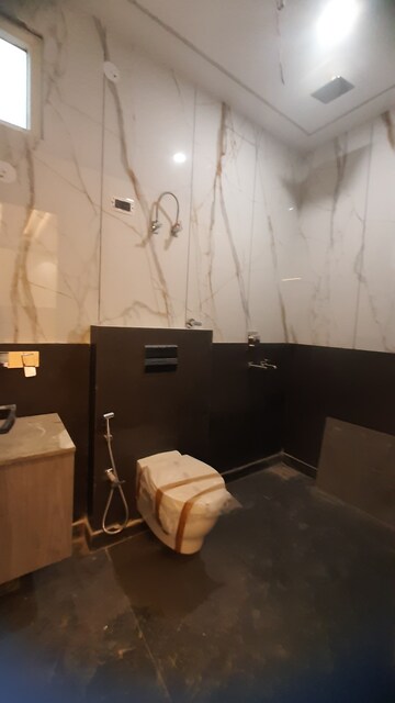 Furnished Amenities in 3 BHK Builder Floor at Hari Nagar – for Sale