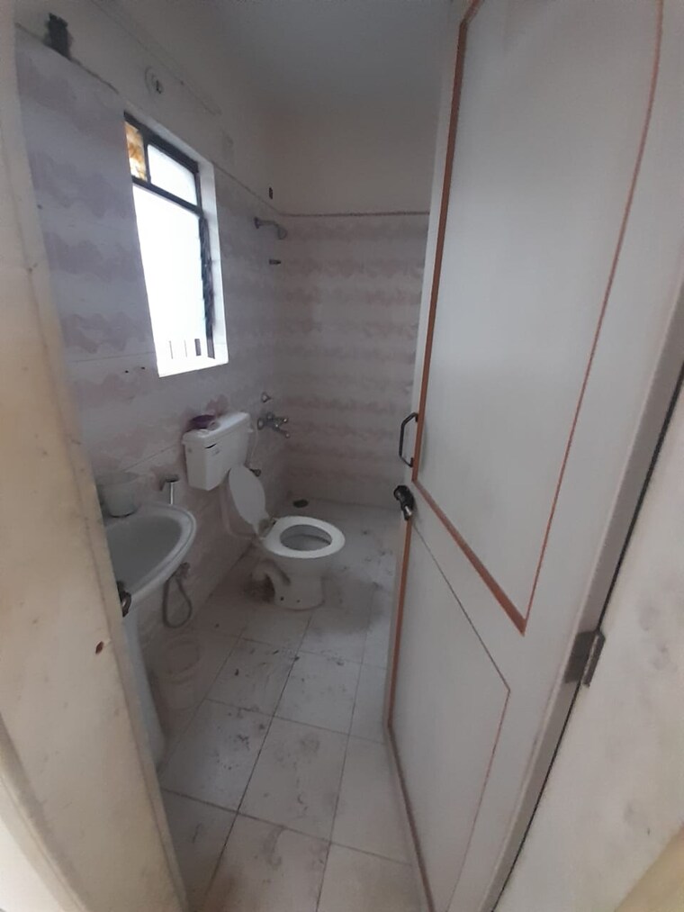 Bathroom, sunshree-gold 3.5 Bedroom 1900 Sq.Ft. Penthouse In Nibm Road Pune 7656926