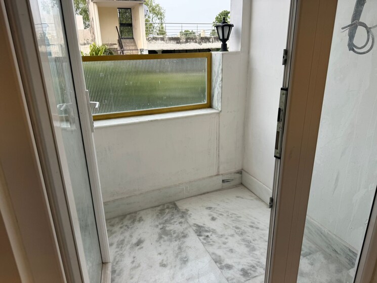 Balcony, lajpat nagar 2 Bedroom 900 Sq.Ft. Builder Floor In Lajpat Nagar Delhi 7657092