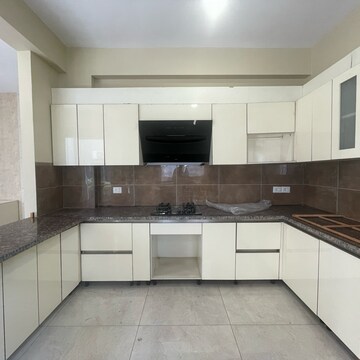 Kitchen in 4 BHK Villa at BPTP Amstoria, Sector 102 – for Sale