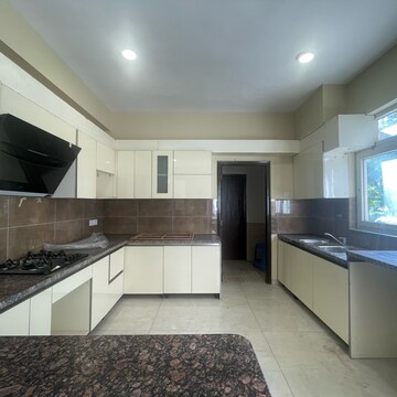 Kitchen in 4 BHK Villa at BPTP Amstoria, Sector 102 – for Sale
