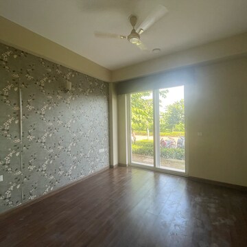 Room in 4 BHK Villa at BPTP Amstoria, Sector 102 – for Sale