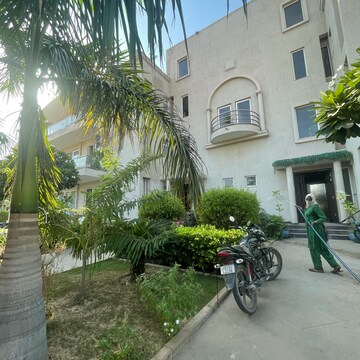 4 BHK Villa – Exterior View View at BPTP Amstoria, Sector 102 - for Sale