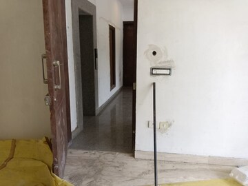 Building Lobby in 2.5 BHK Builder Floor at Smart World Gems, Sector 89 – for Sale